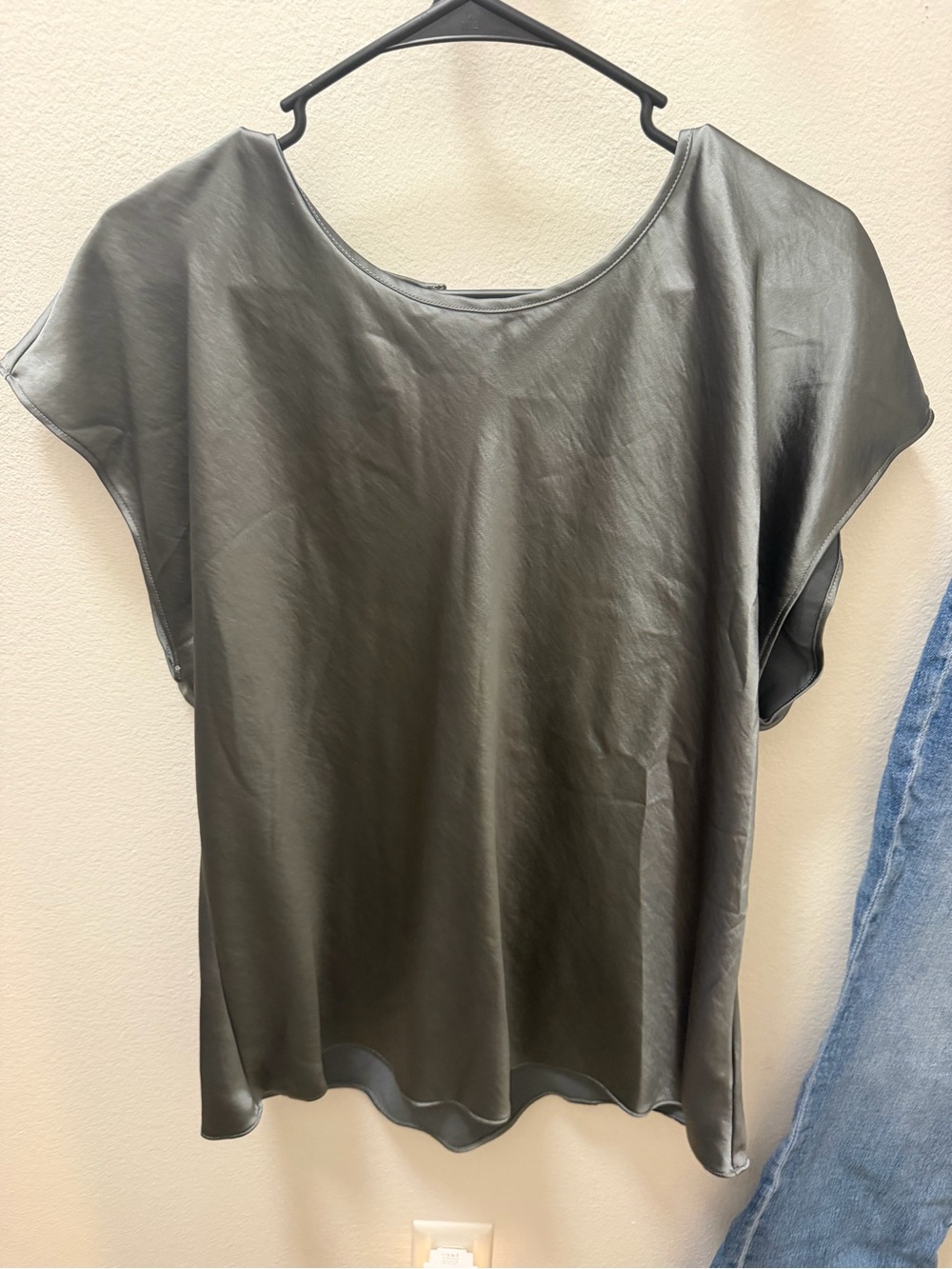 Express Black Top - Picture 2 of 3
